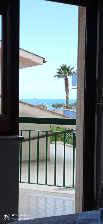 Ad Un Passo Dal Mare Bed & Breakfast Прая а Маре Екстериор снимка