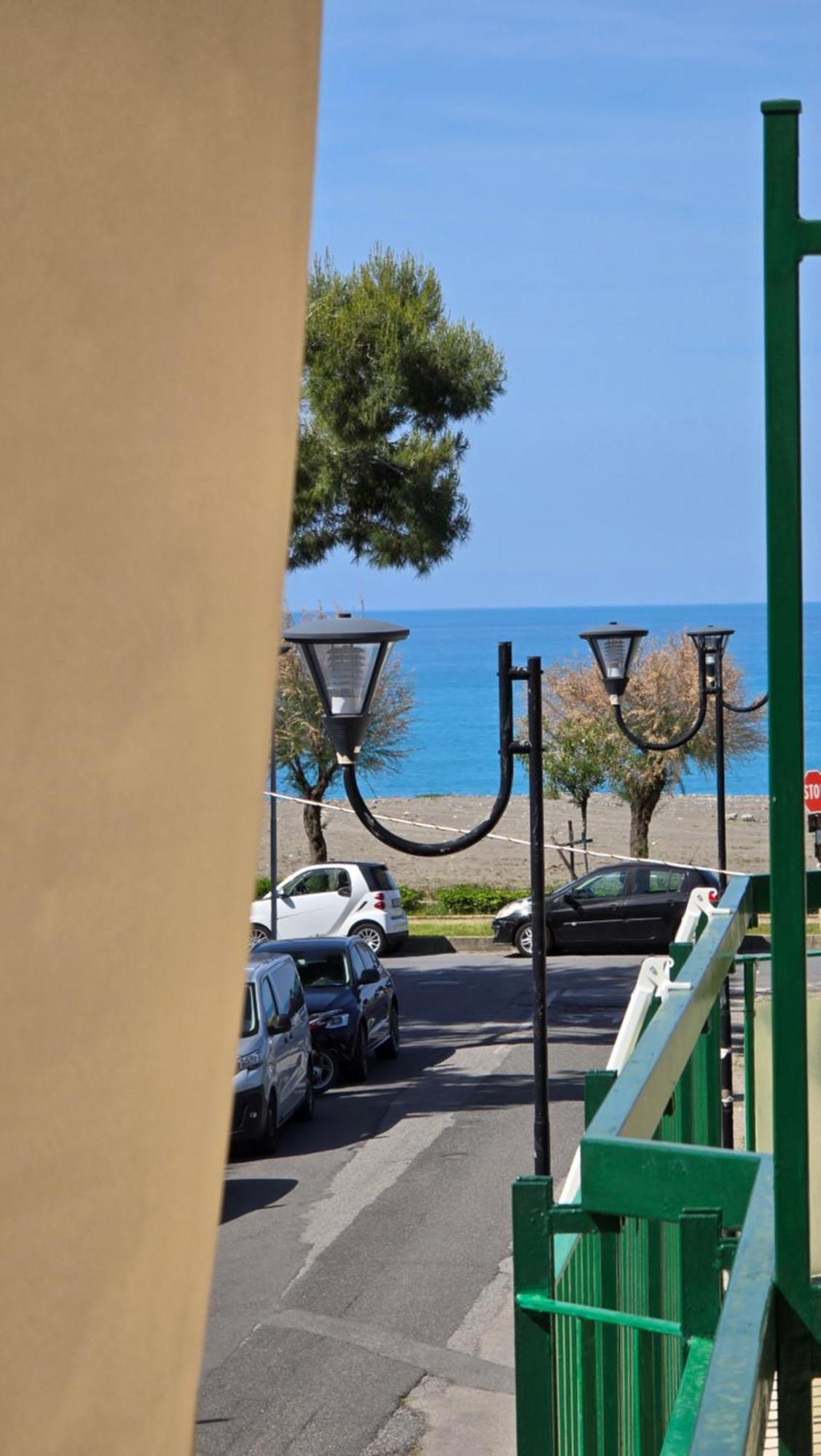 Ad Un Passo Dal Mare Bed & Breakfast Прая а Маре Екстериор снимка