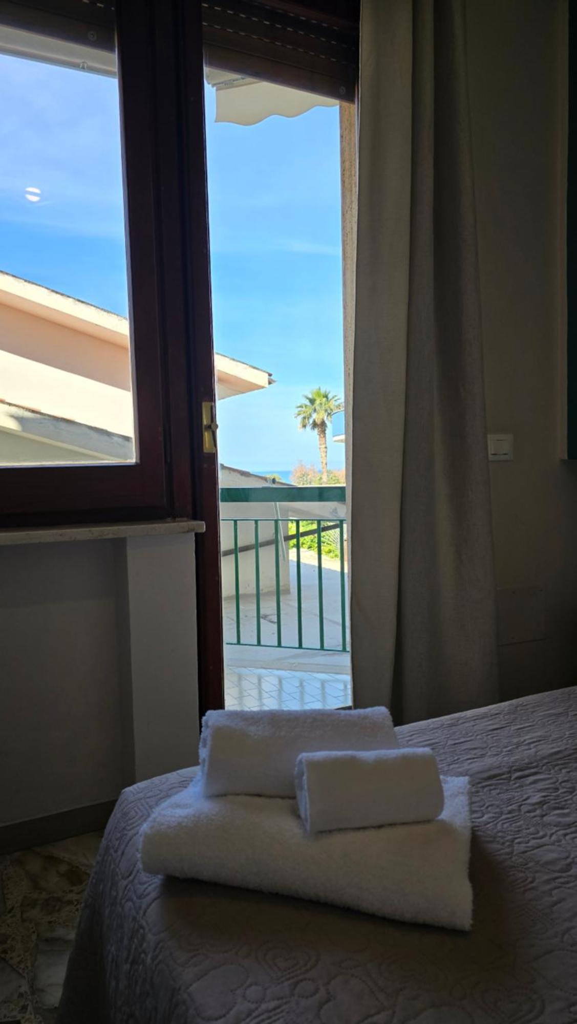 Ad Un Passo Dal Mare Bed & Breakfast Прая а Маре Екстериор снимка