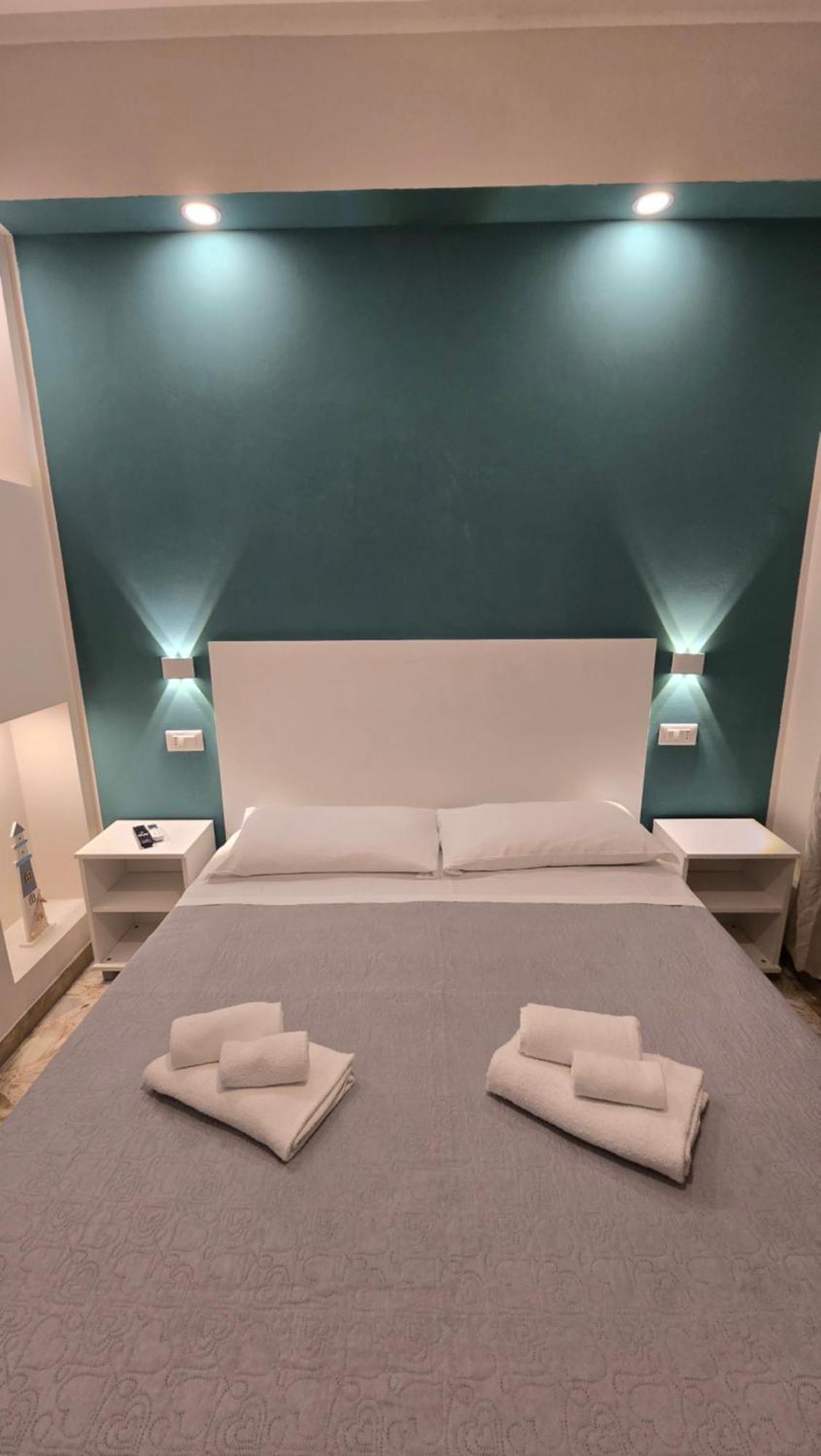Ad Un Passo Dal Mare Bed & Breakfast Прая а Маре Екстериор снимка